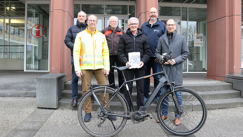 Die Herrschafften vor dem Kreishaus in Friedberg.