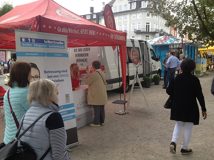 Das Hörmobil bietet Interessierten die kostenlose Durchführung eines Hörtests