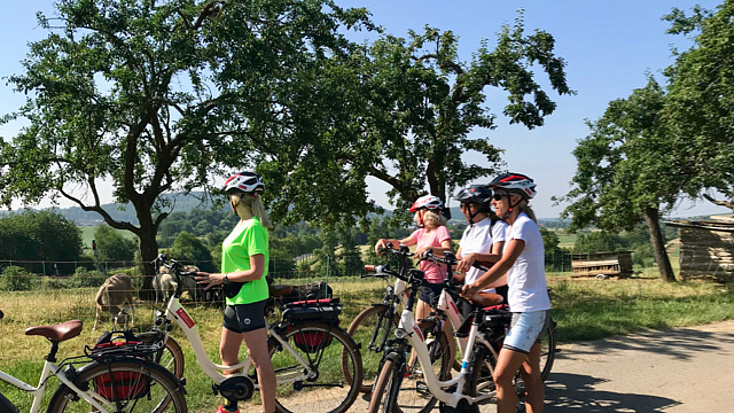 Teilnehmer einer geführten E-Bike Erlebnistour durch die Wetterau.