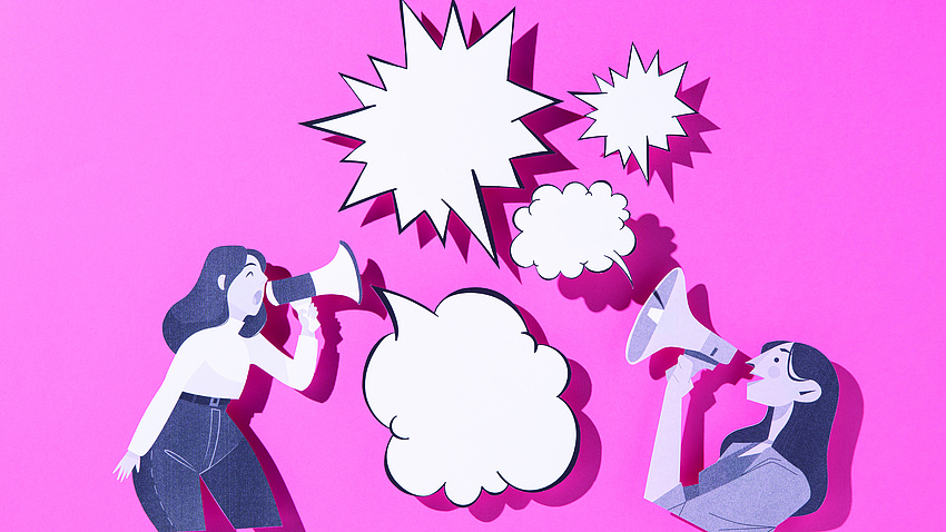 Clipart von zwei Frauen mit Megaphone, die verschiedene Sprechblasen erzeugen