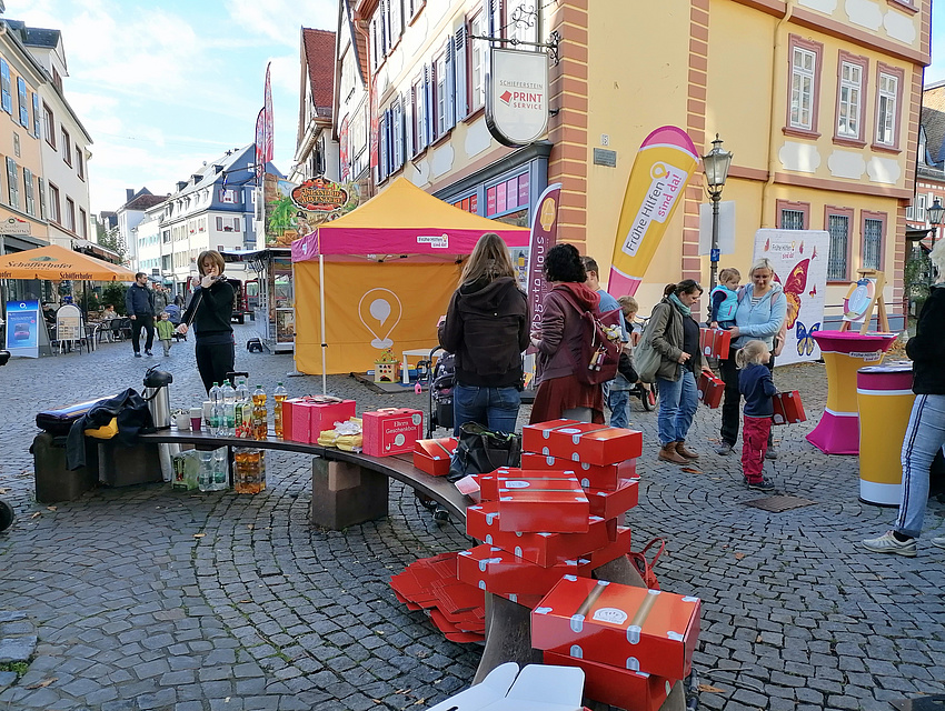 Blick auf die roten Koffer - unser Giveaway mit Infos