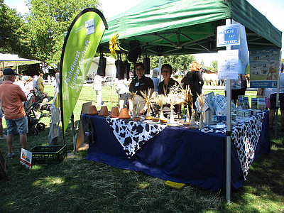 Stand Fachdienst Landwirtschaft (l. Susanne Lindenthal und r. Silvia Bickel)