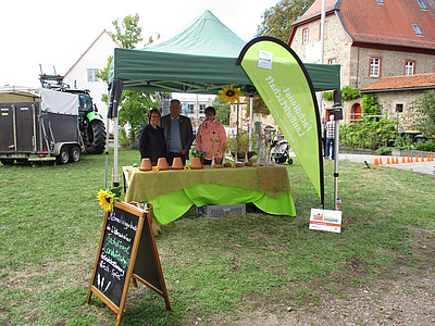 Der Stand des Fachdienstes Landwirtschaft (v. l.:  Herrmann Götz, Fachdienstleiter Landwirtschaft, Silvia Bickel u. Susanne Lindenthal vom Fachdienst Landwirtschaft)