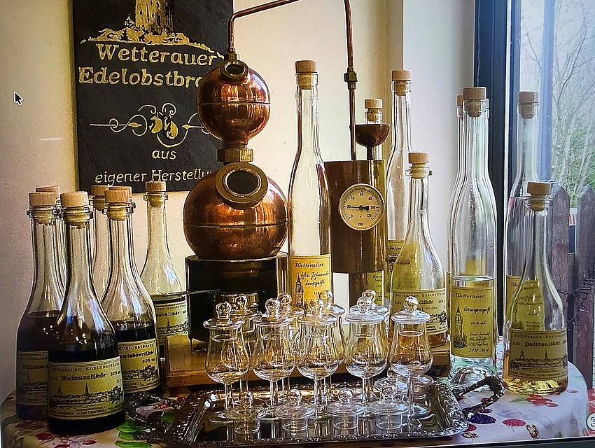 die Spirituosen der Wetterauer Obstbrennerei (Foto: Reiner Emmerich)