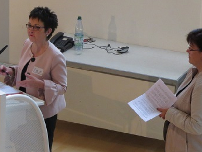 Frau Wiegand-Fleischhacker und Frau Wilhelm