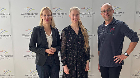 Birgit Weckler, Jessica Platzer und Thomas Buch lächeln in die Kamera.