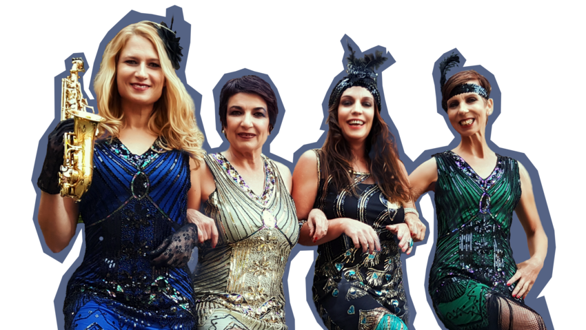 Zu sehen sind vier Frauen, die bunte Kleider im Stile der 20er-Jahre tragen.