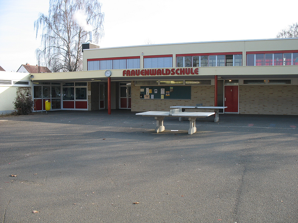 Hauptgebäude der Frauenwaldschule