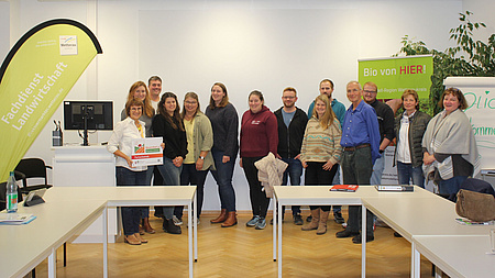 Einige Teilnehmer des Vortrags „Kann Bauernhof als Klassenzimmer wirtschaftlich sein“ mit Annkatrin Stieglitz vom LLH Kassel im November 2023 beim Fachdienst Landwirtschaft