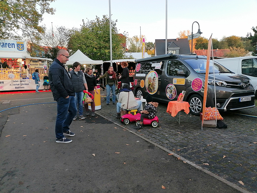 Kinder probieren unsere Bobby Cars aus