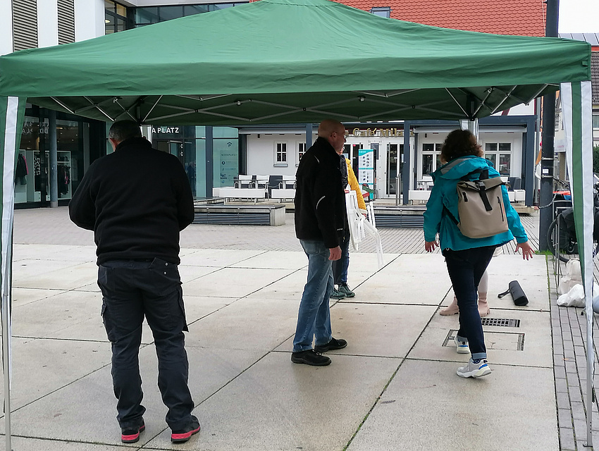 Pavillon wird aufgebaut