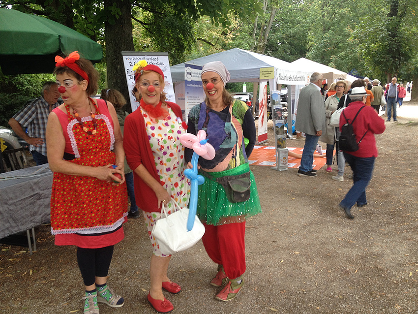 Drei Clowns von Yourplace e.V. Ortenberg (Selbsthilfe-MEILE 2019) Drei Clowns von Yourplace e.V. Ortenberg (Selbsthilfe-MEILE 2019)