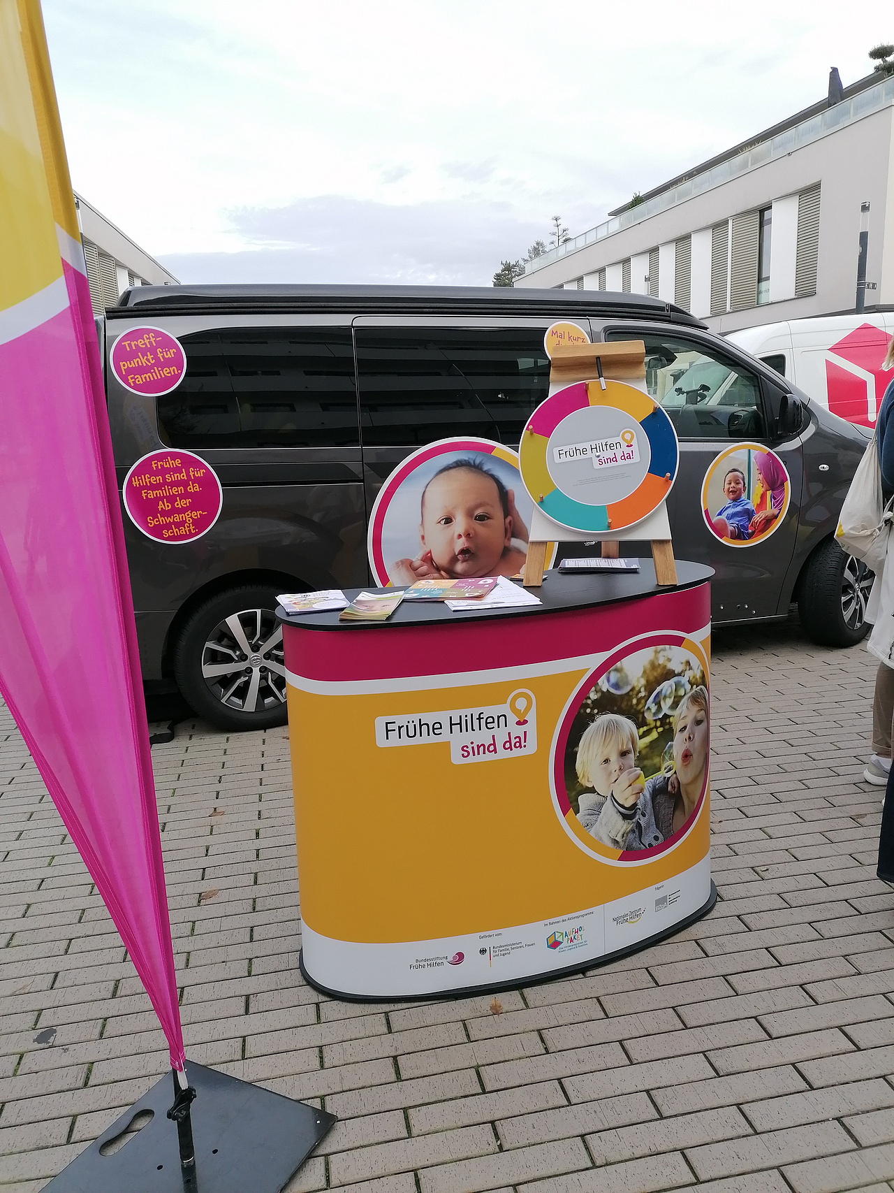 Der Stand wird aufgebaut