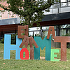 Kunstobjekt – Buchstabenkombination aus Metall