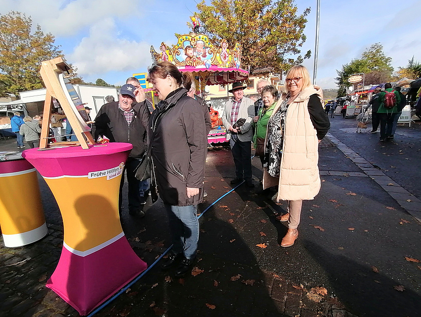 Bürgermeisterin und interessierte Mgistratsmitglieder