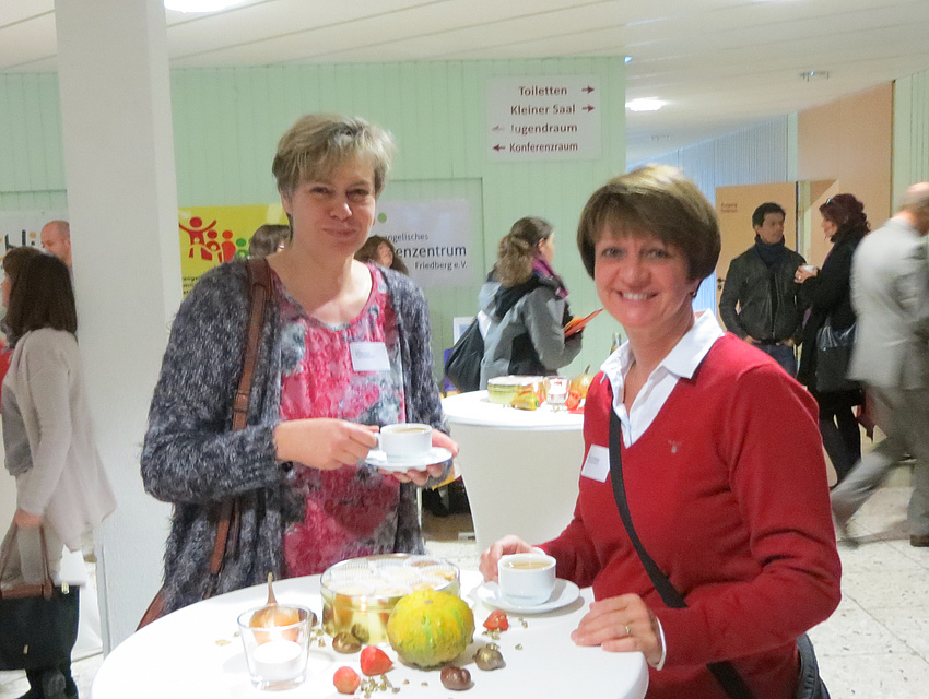 Das Foyer füllt sich