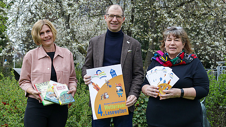 Freuen sich auf das Wetterauer Lesefestival (von links): Stephanie Roser, Landrat Jan Weckler und Sabine Coldehoff.
