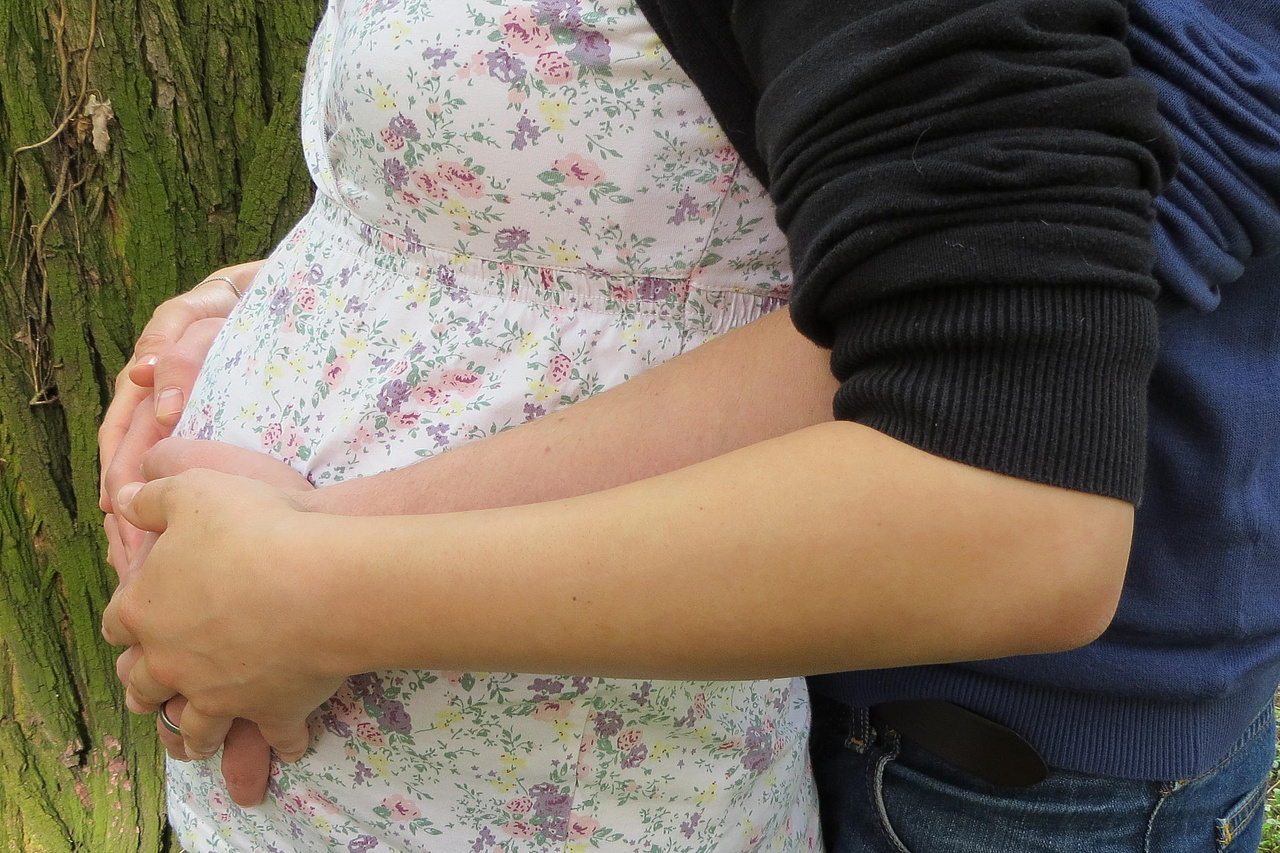 Bauch einer schwangeren Frau