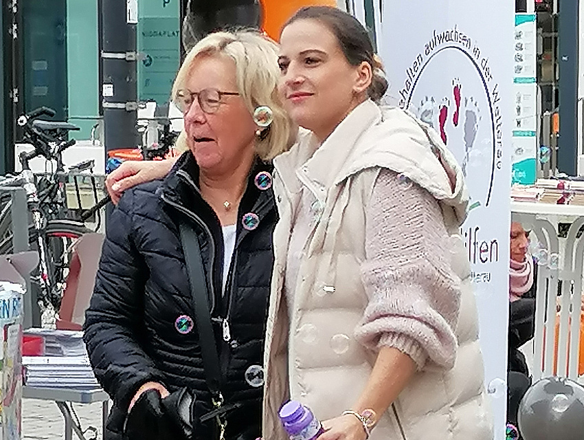 Zwei Netzwerkpartnerinnen von Wellcome