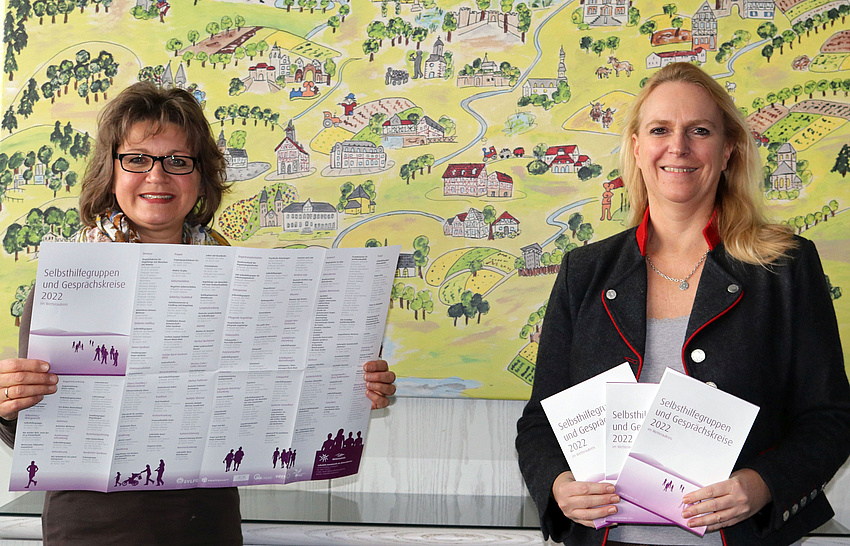 Gesundheitsdezernentin Stephanie Becker-Bösch und Anette Obleser von der Selbsthilfe-Kontaktstelle des Wetteraukreises. Gesundheitsdezernentin Stephanie Becker-Bösch und Anette Obleser von der Selbsthilfe-Kontaktstelle des Wetteraukreises.