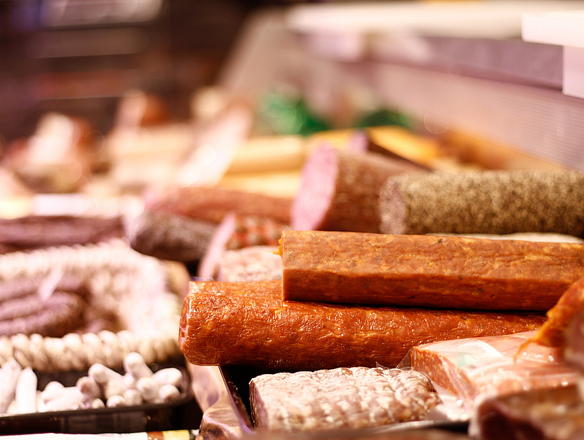 Wurstsortiment im Hofladen