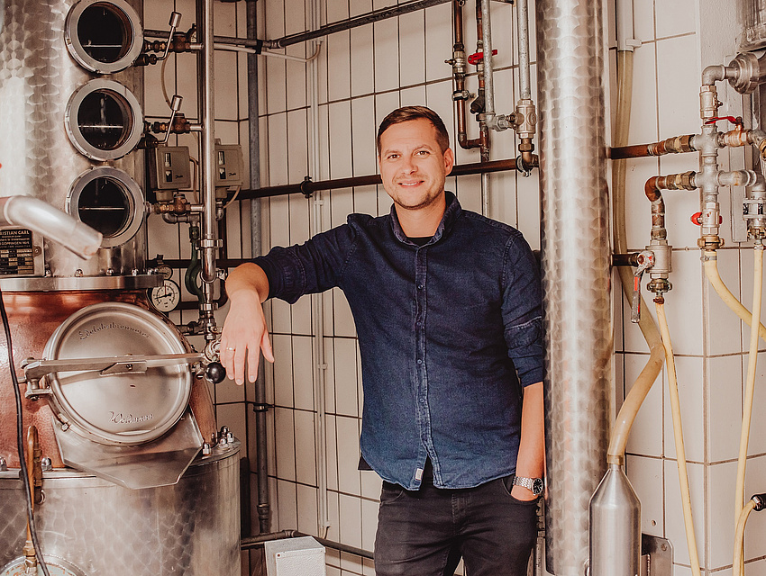 Norman Groh in der Brennerei