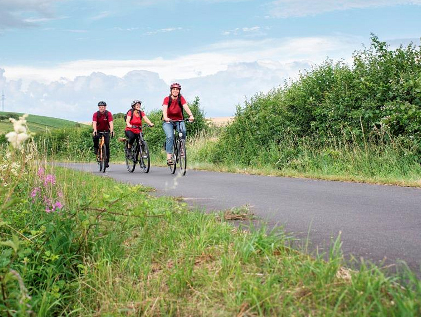 Auf dem Vulkanradweg unterwegs (Foto: Kuhl)