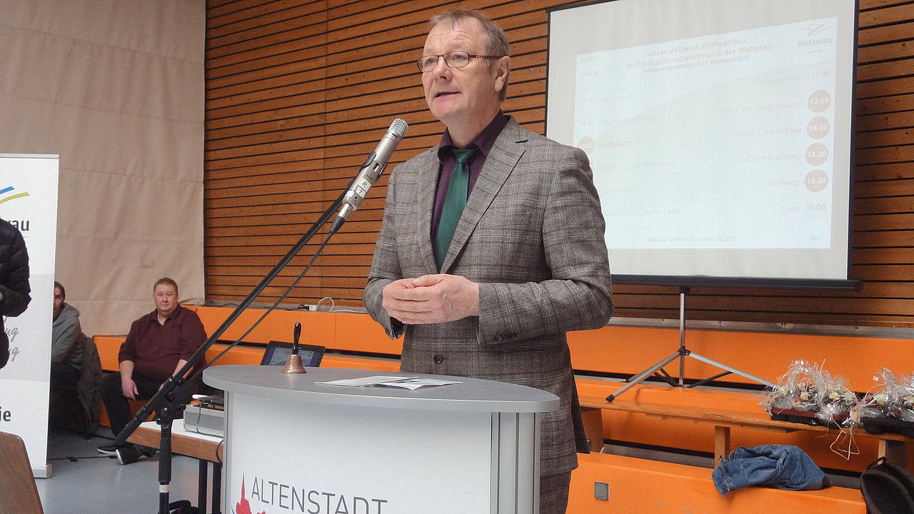 EKB Betschel-Pflügel bei seinem Grußwort