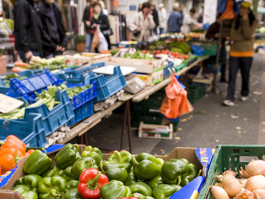 Wochenmarkt in Friedberg gegenüber vom Geschäft Mangels (Foto: Wetteraukreis)