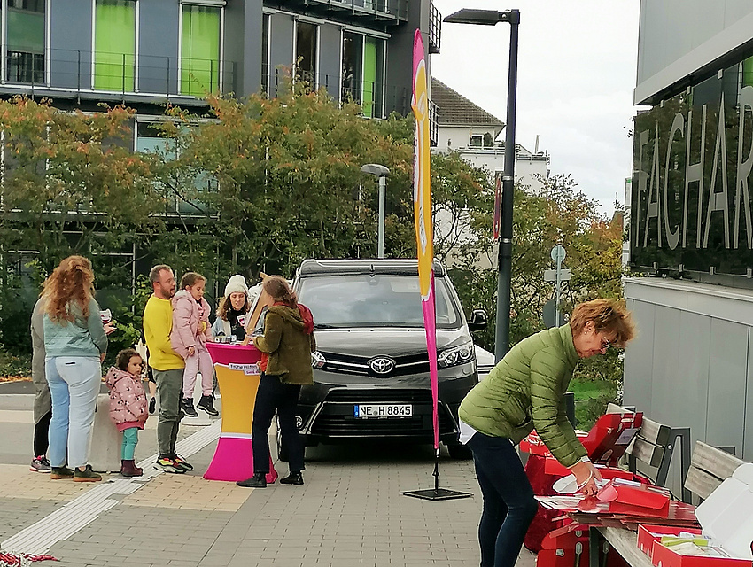 Infos werden für Eltern zusammengepackt