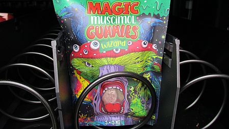 Eine bunte Packung, die Gummibärchen enthalten.