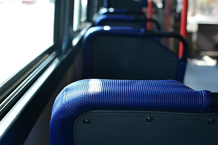 Symbolbild: Ein leerer Sitz in einem Bus.