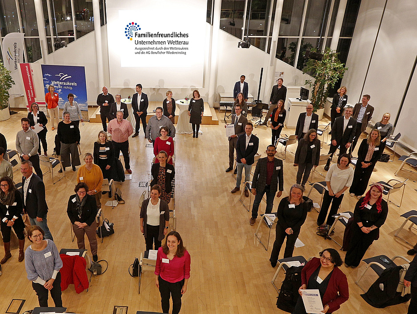 Gruppenfoto von Person, die ausgezeichnet wurden. 