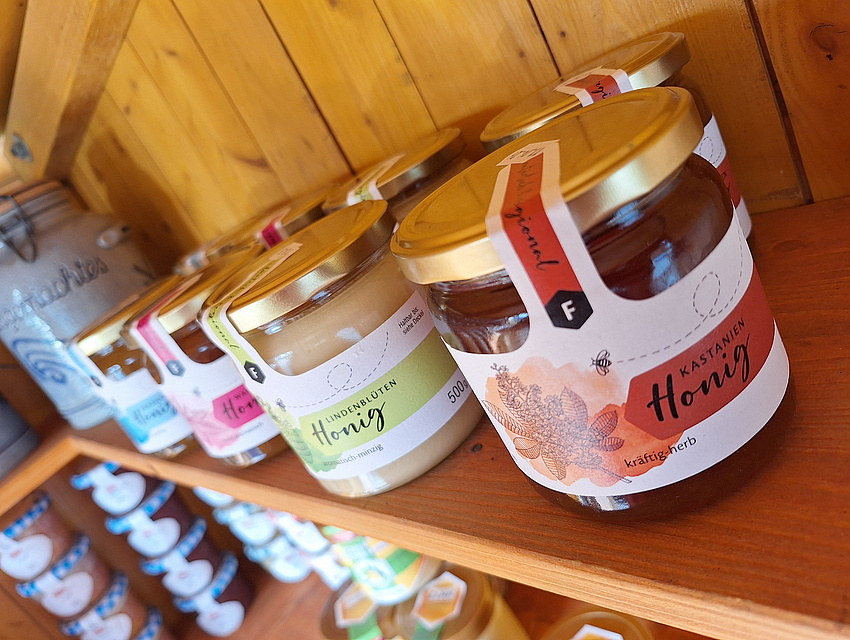 Honiggläser am Stand von Weinmann