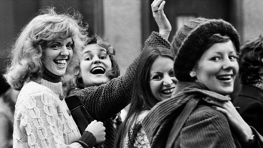 Schwarz-Weiß-Aufnahme von vier Frauen